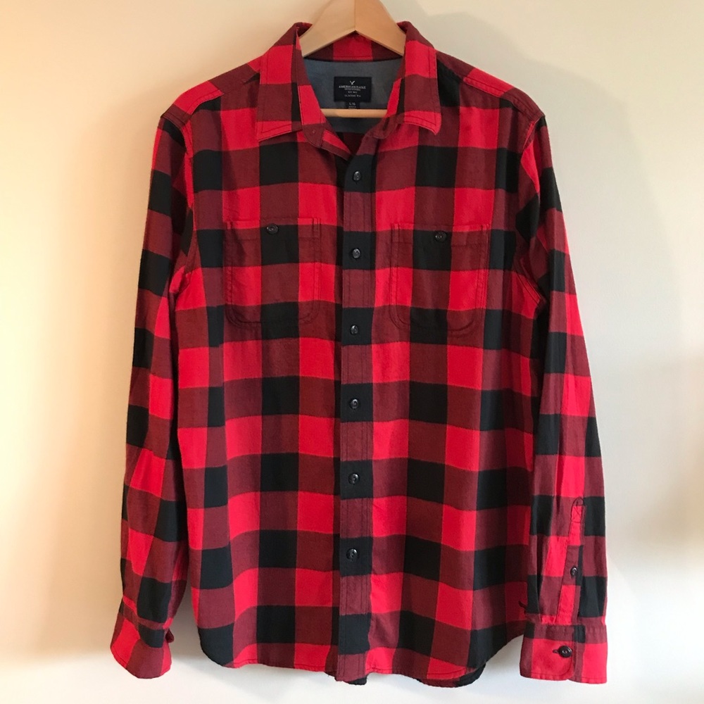American Eagle Outfitters mens classic fit black and red checked flannel